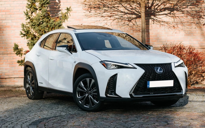 Lexus UX cena 145000 przebieg: 39452, rok produkcji 2020 z Białystok małe 742